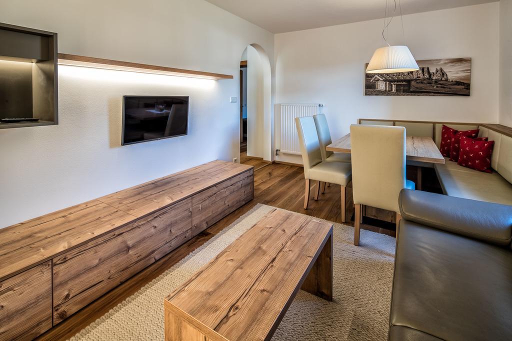 Hubertus Dolomites Aparthotel Fiè Exteriör bild